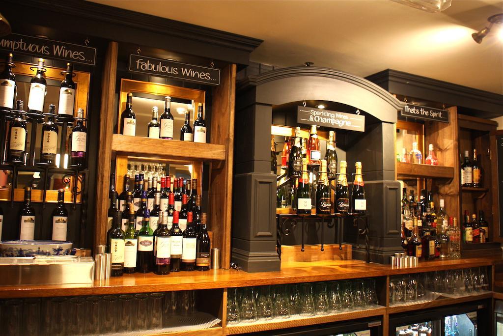 The Bear Hotel By Greene King Inns Hungerford Exteriör bild
